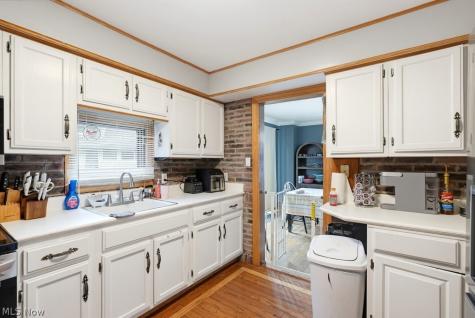 2390 Roth Drive Cuyahoga Falls OH 44221