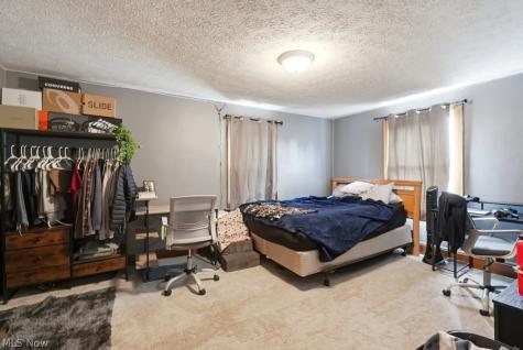2390 Roth Drive Cuyahoga Falls OH 44221