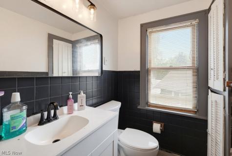 2390 Roth Drive Cuyahoga Falls OH 44221