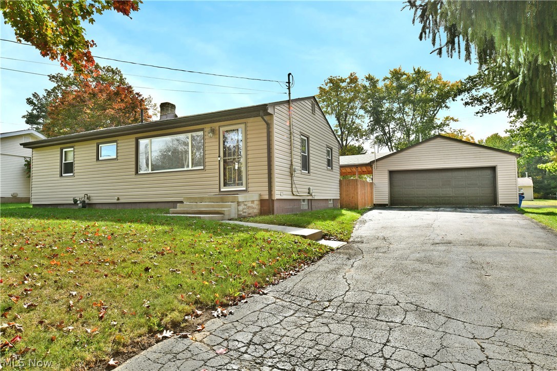 8294 Englewood Street NE Warren OH 44484