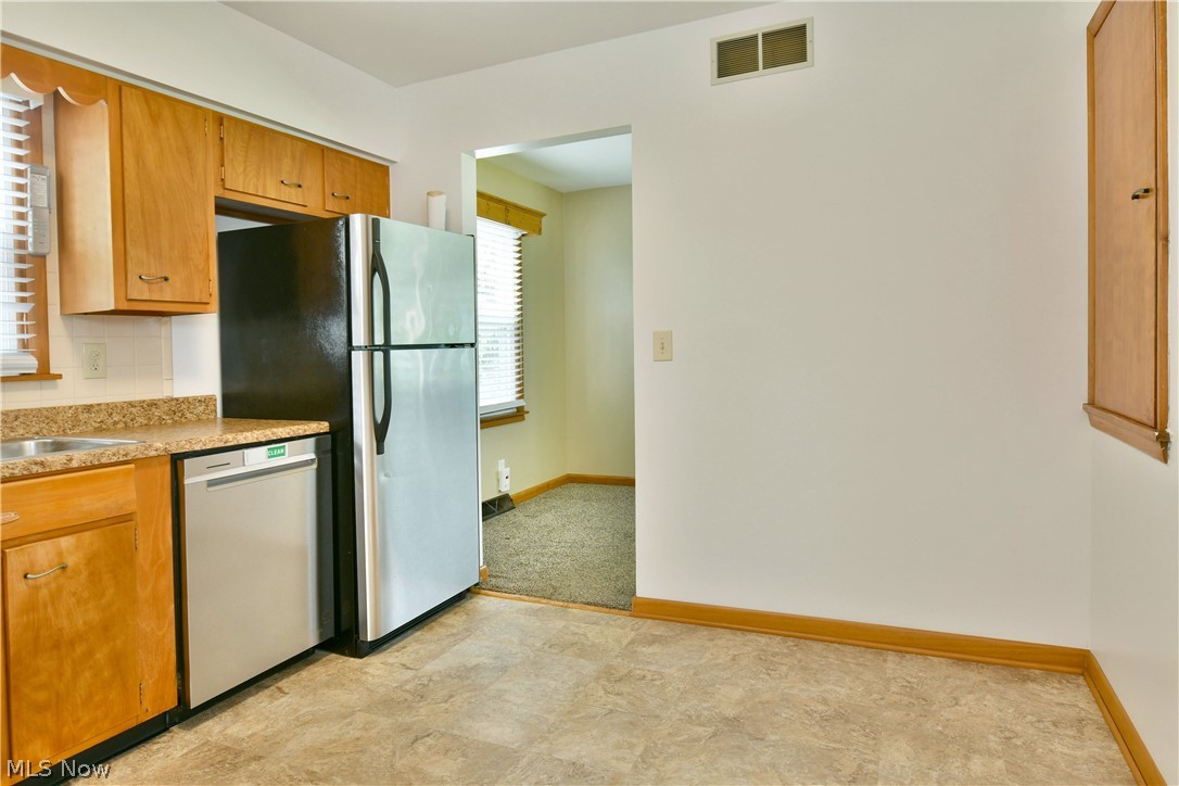 8294 Englewood Street NE Warren OH 44484