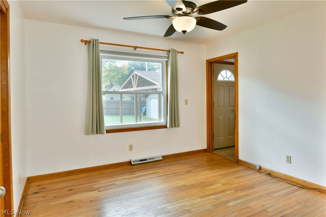 8294 Englewood Street NE Warren OH 44484