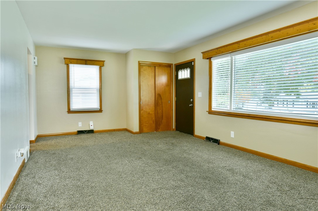 8294 Englewood Street NE Warren OH 44484