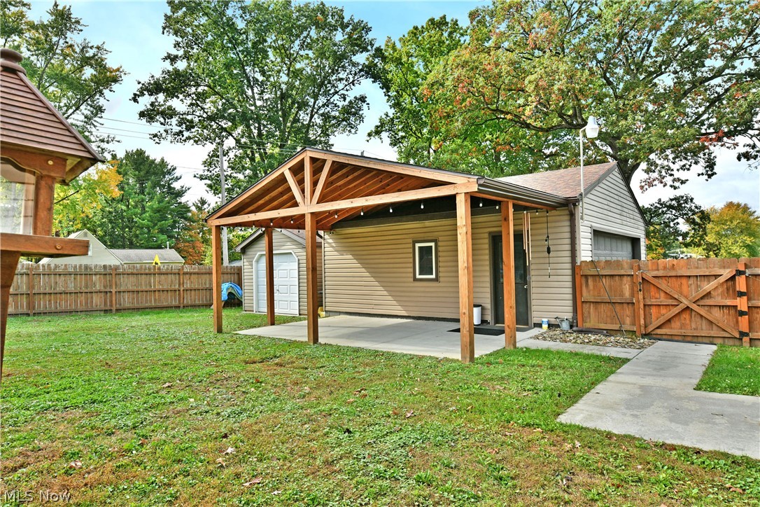 8294 Englewood Street NE Warren OH 44484