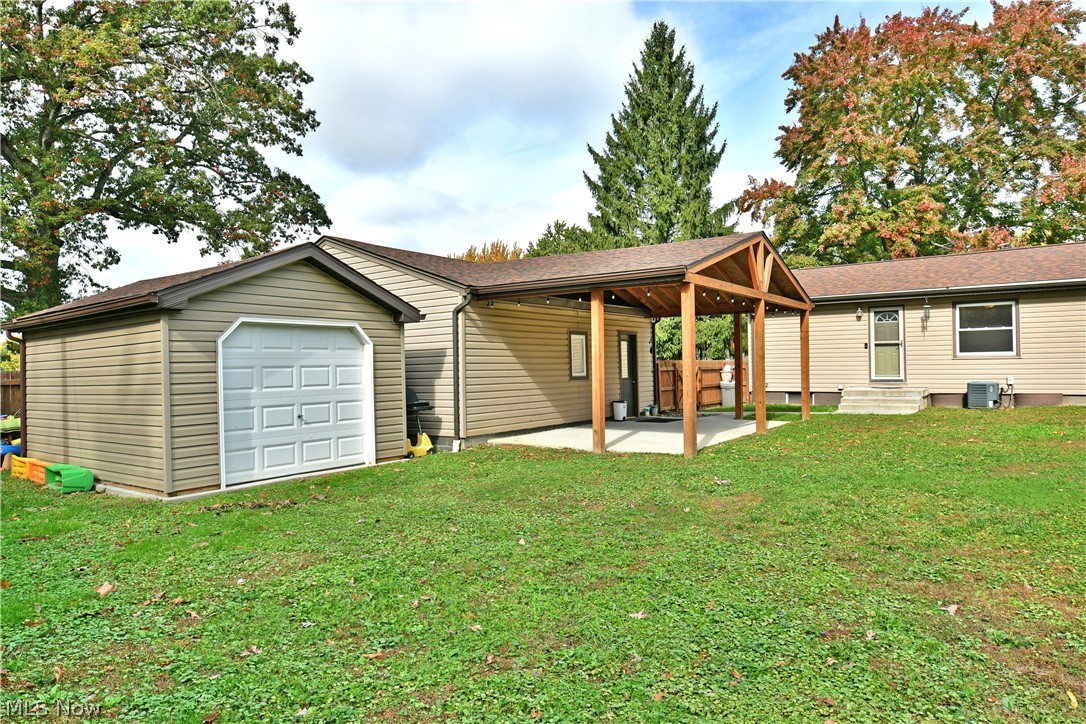 8294 Englewood Street NE Warren OH 44484