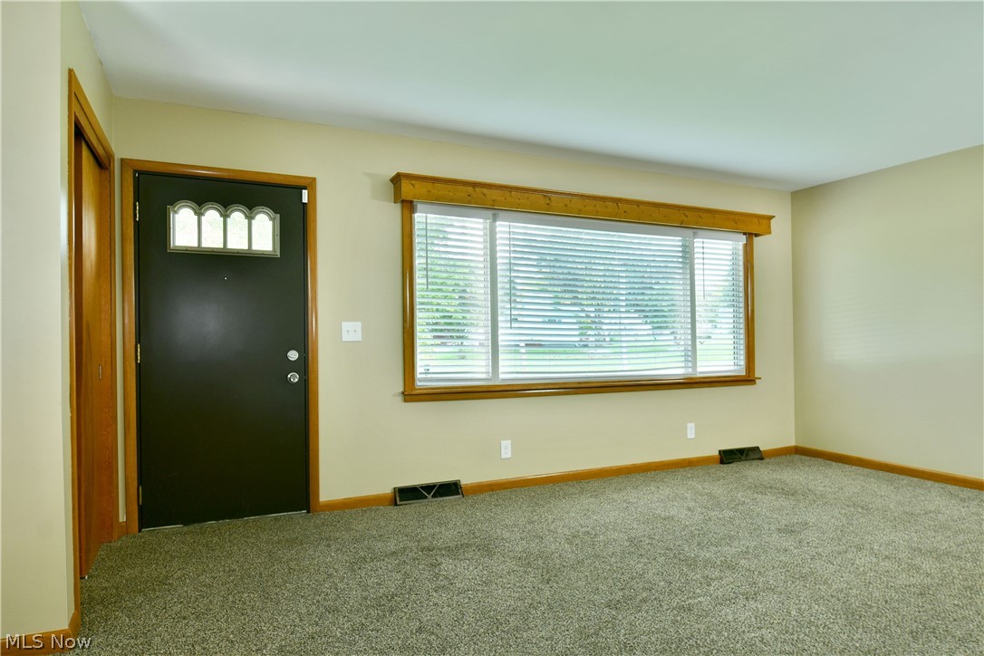 8294 Englewood Street NE Warren OH 44484