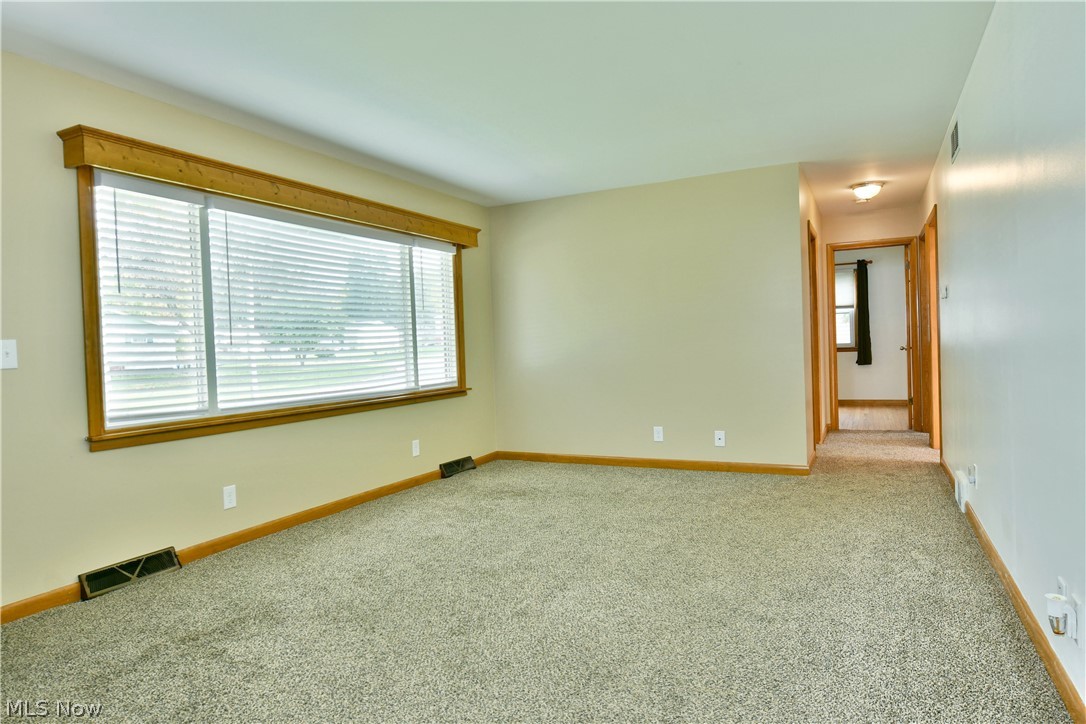 8294 Englewood Street NE Warren OH 44484