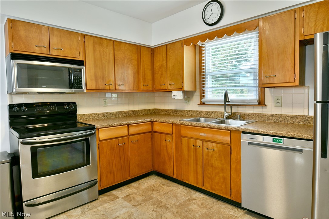 8294 Englewood Street NE Warren OH 44484
