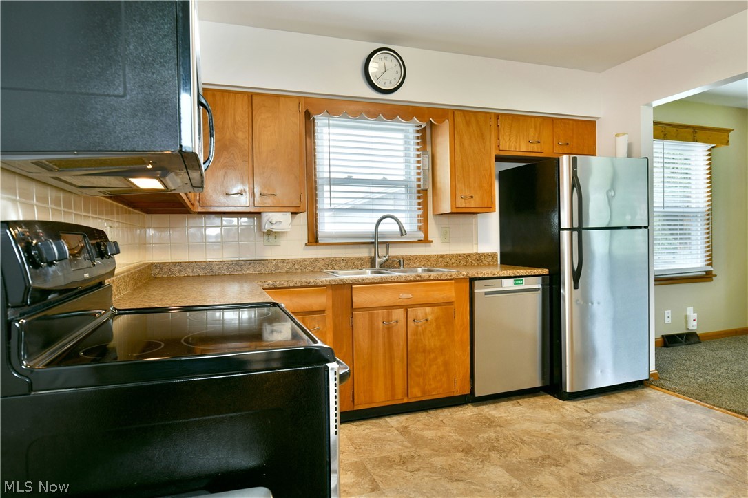 8294 Englewood Street NE Warren OH 44484