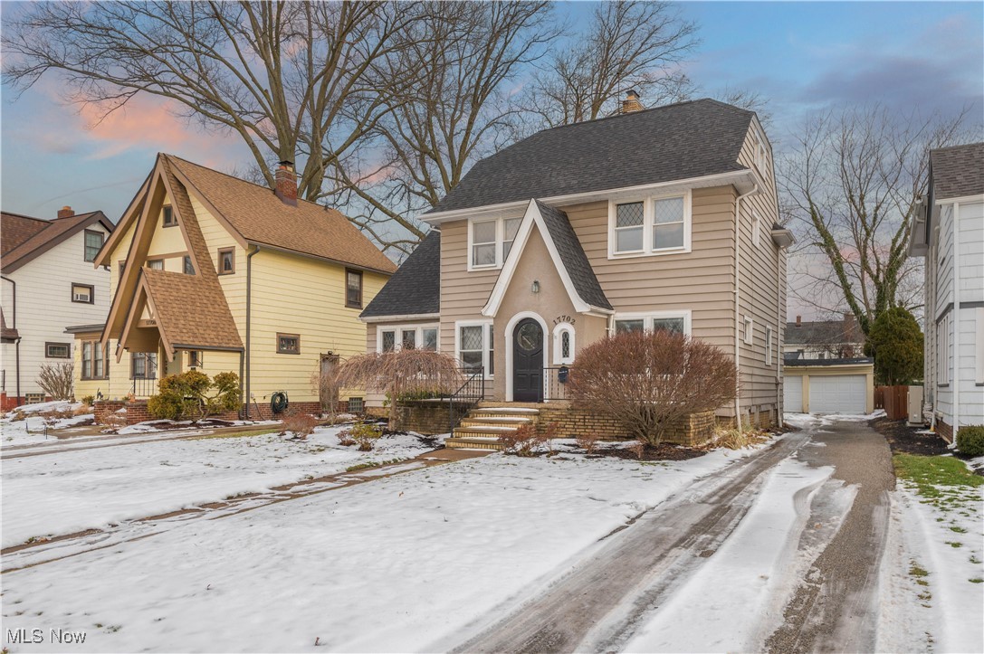 17702 Narragansett Avenue Lakewood OH 44107