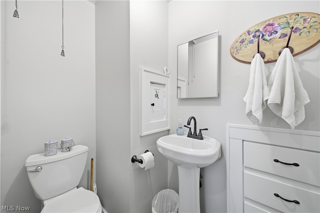 24 Overlook Boulevard Struthers OH 44471