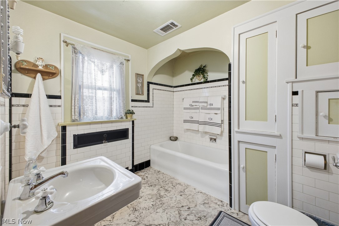24 Overlook Boulevard Struthers OH 44471