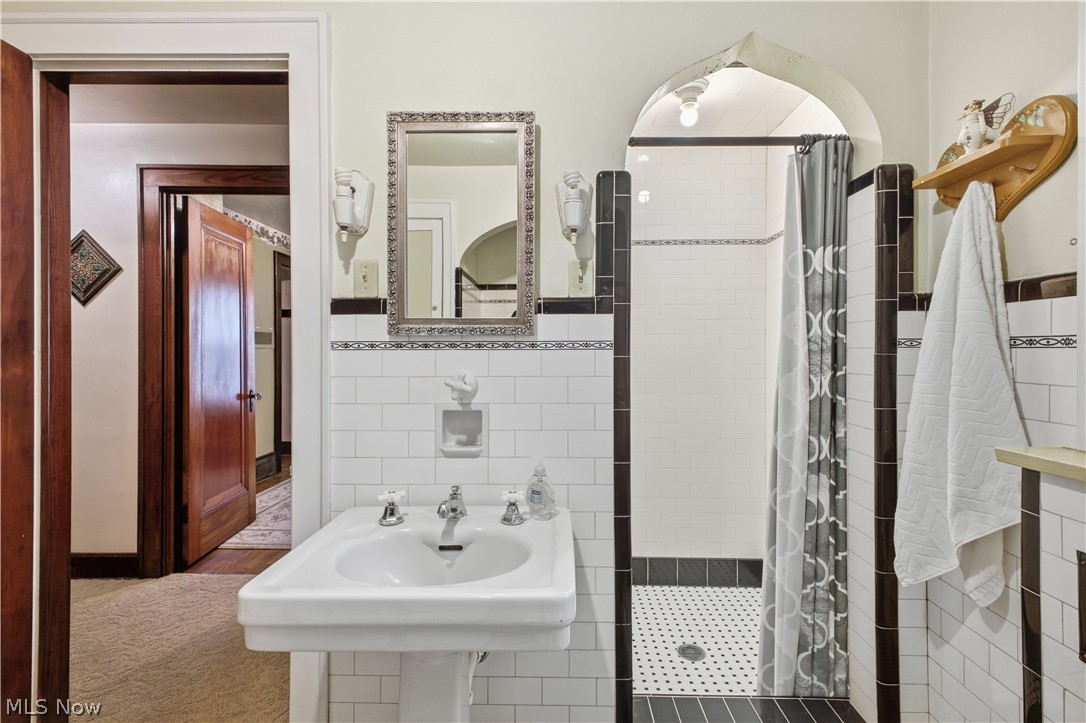 24 Overlook Boulevard Struthers OH 44471
