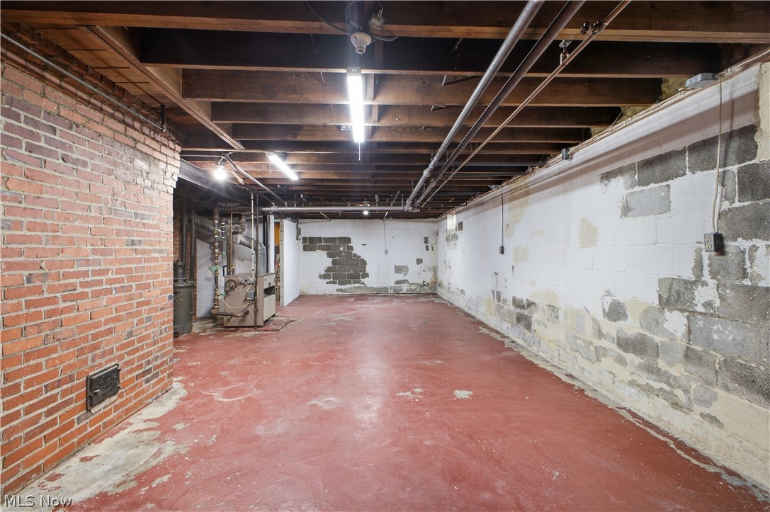 24 Overlook Boulevard Struthers OH 44471
