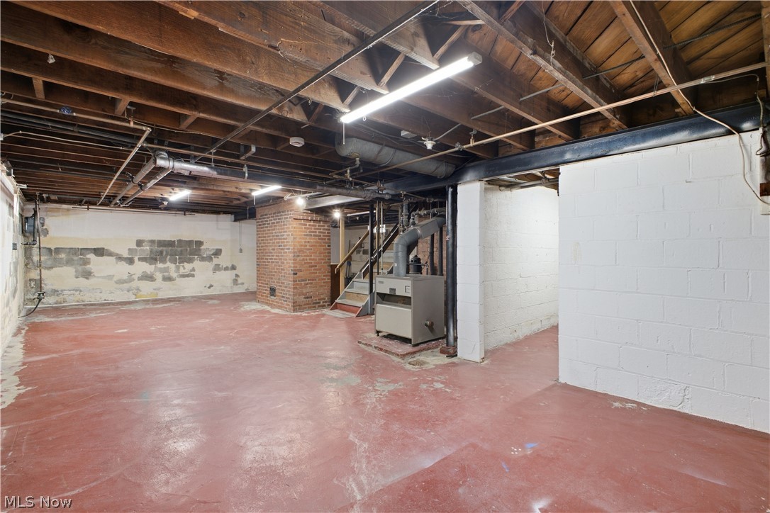 24 Overlook Boulevard Struthers OH 44471