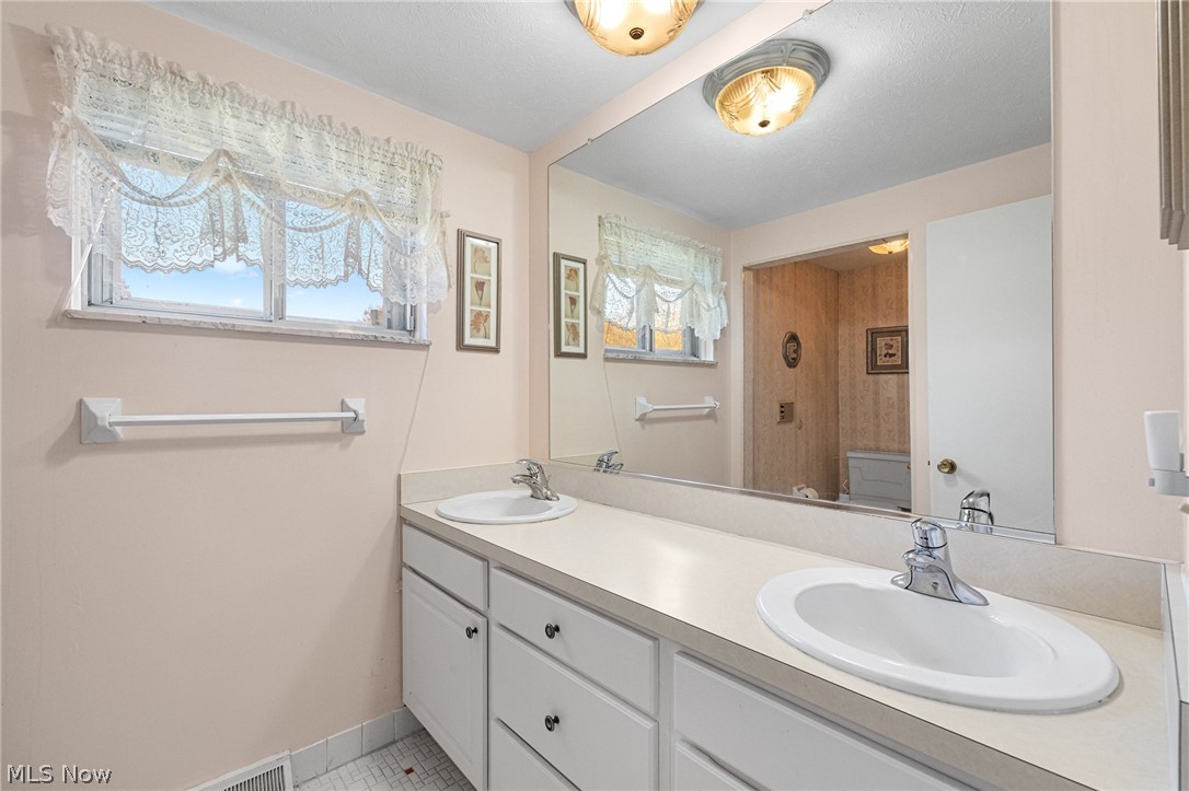 4031 Winton Park Drive North Olmsted OH 44070