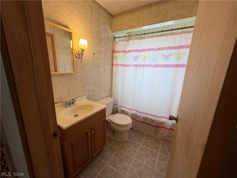 1546 Meadowbrook Youngstown OH 44514