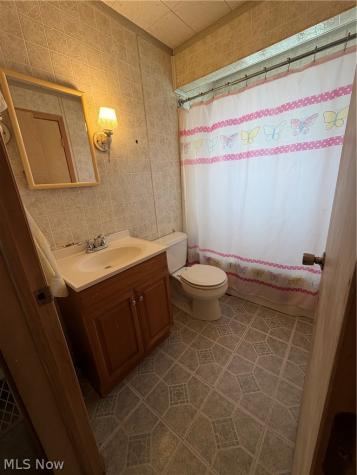 1546 Meadowbrook Youngstown OH 44514