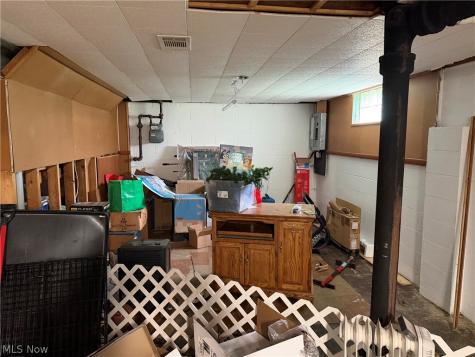 1546 Meadowbrook Youngstown OH 44514