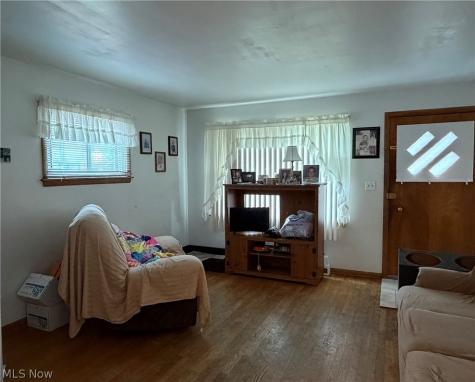 1546 Meadowbrook Youngstown OH 44514