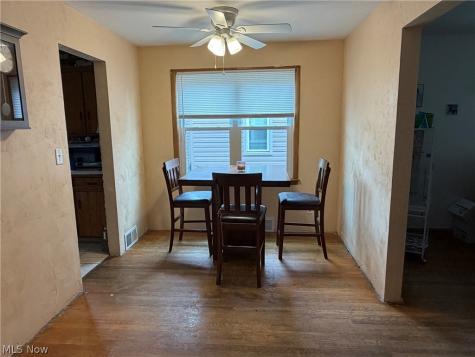 1546 Meadowbrook Youngstown OH 44514