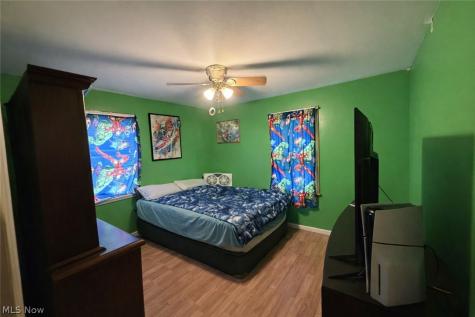 1546 Meadowbrook Youngstown OH 44514