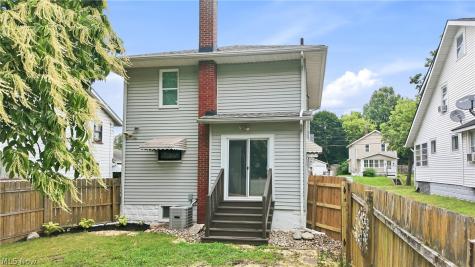 572 E Archwood Avenue Akron OH 44301