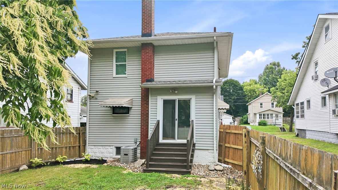 572 E Archwood Avenue Akron OH 44301