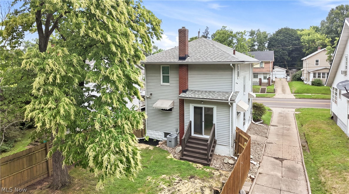 572 E Archwood Avenue Akron OH 44301