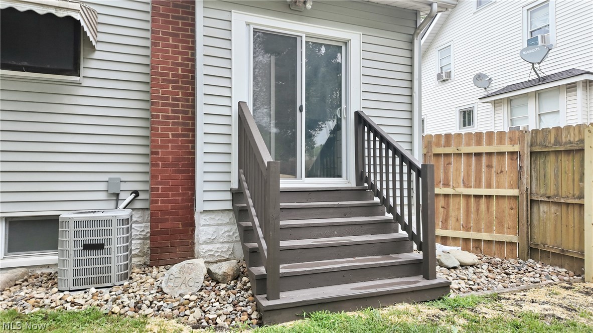 572 E Archwood Avenue Akron OH 44301