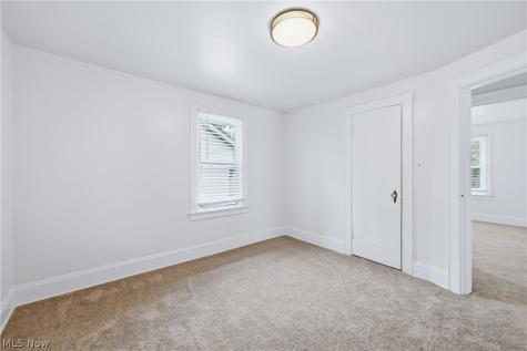 572 E Archwood Avenue Akron OH 44301