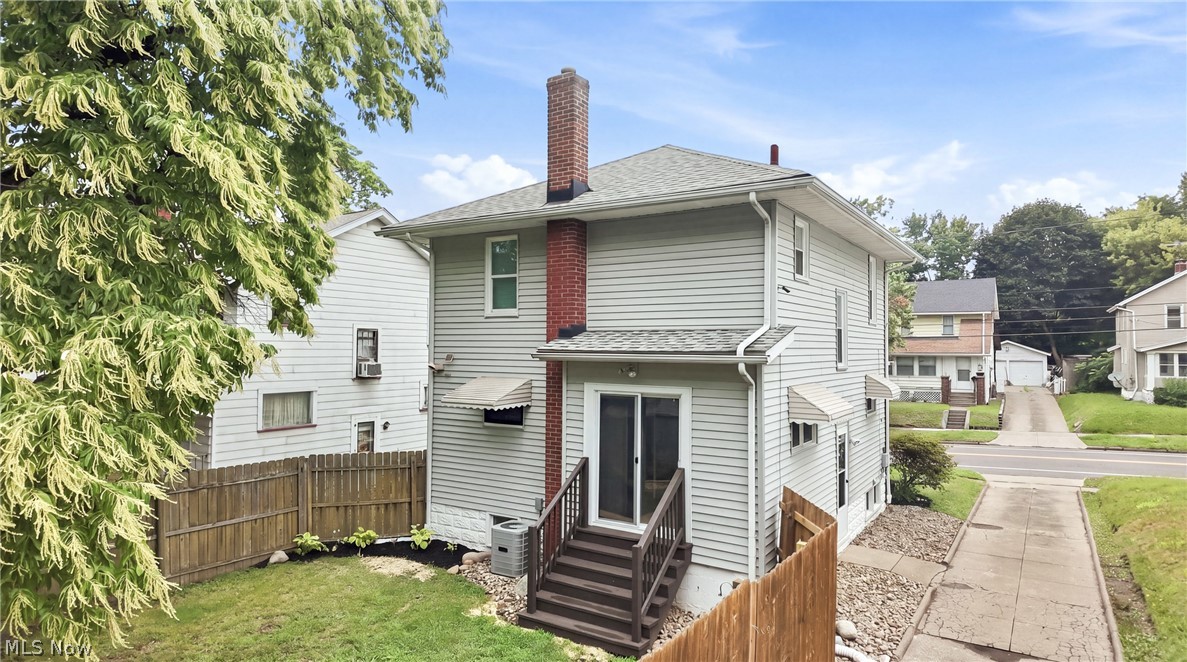 572 E Archwood Avenue Akron OH 44301