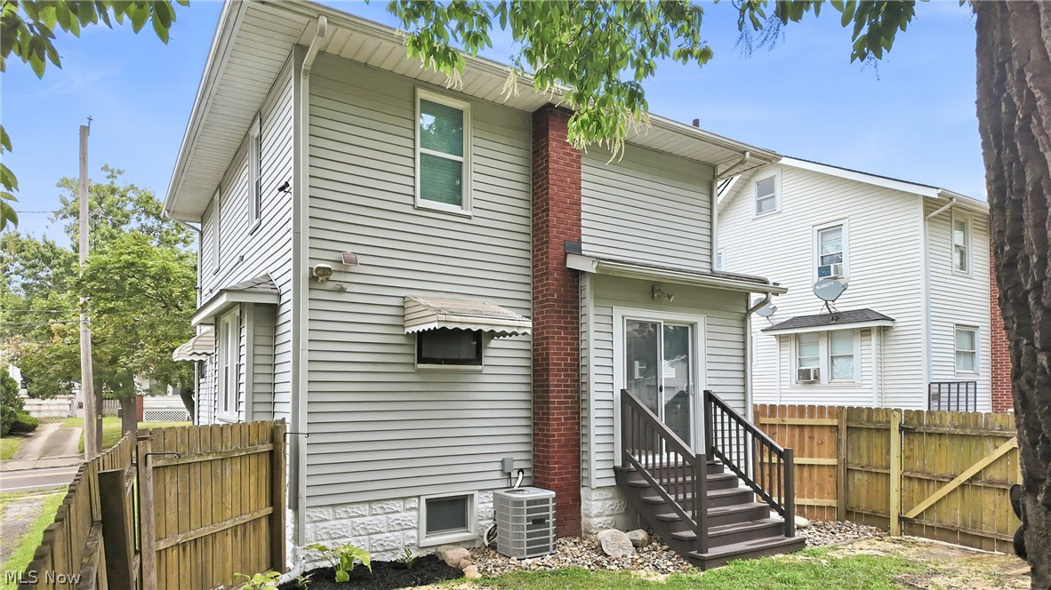 572 E Archwood Avenue Akron OH 44301