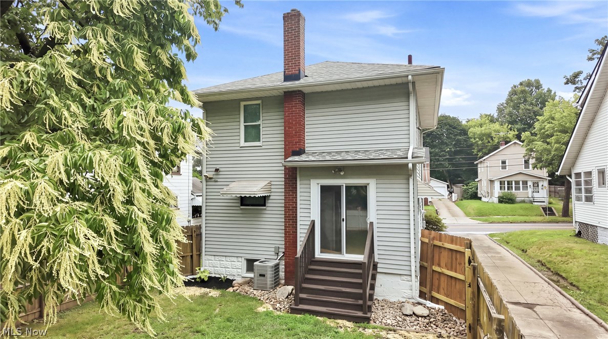 572 E Archwood Avenue Akron OH 44301