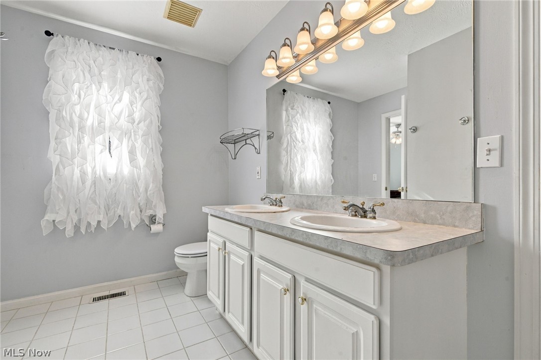 8140 Carrington Place Chagrin Falls OH 44023