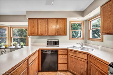 14042 Crystal Creek Drive Strongsville OH 44149