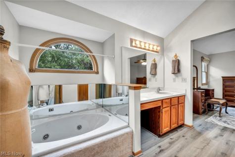 14042 Crystal Creek Drive Strongsville OH 44149