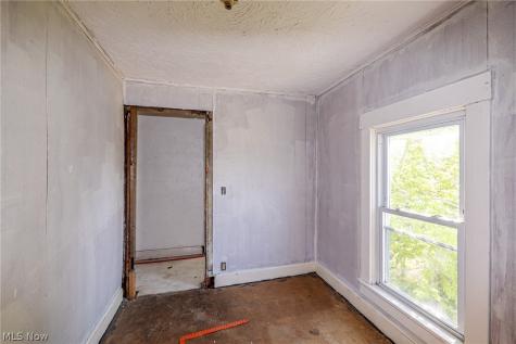 1107 W 2nd Street Lorain OH 44052