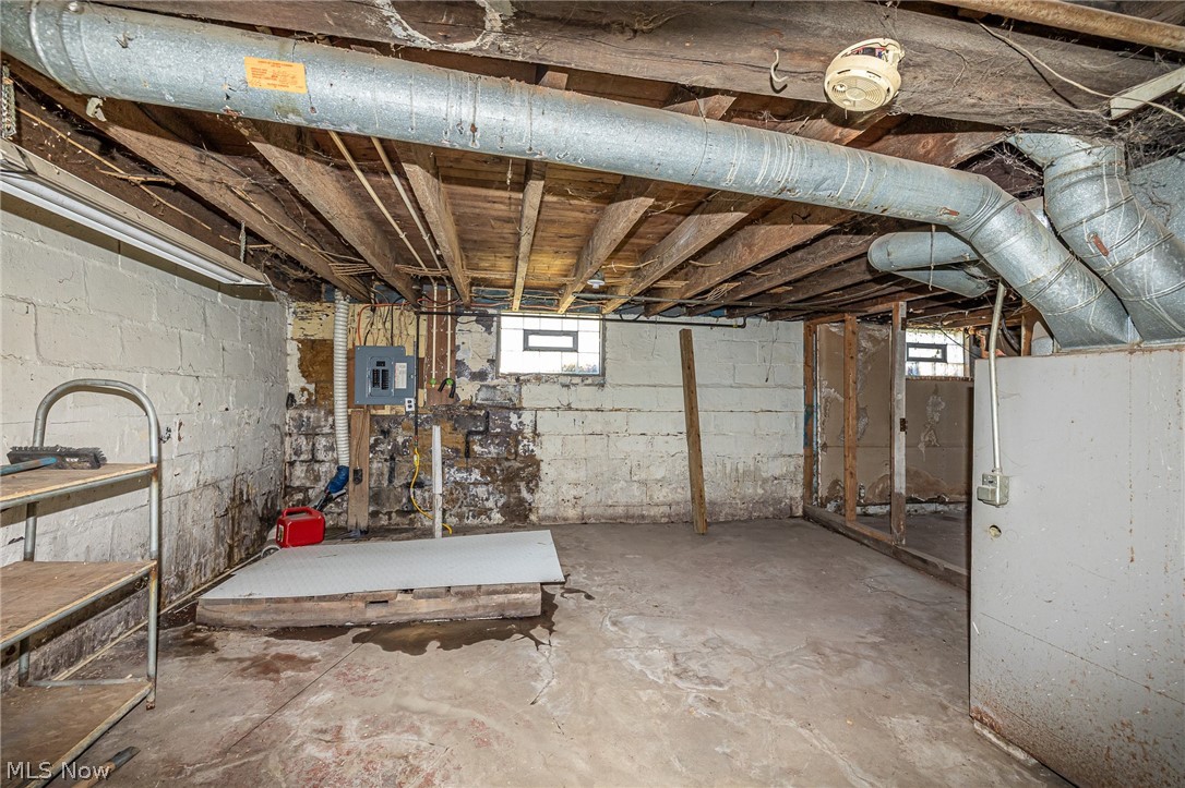 1107 W 2nd Street Lorain OH 44052