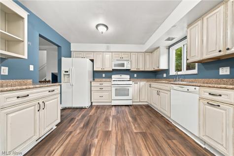 24263 Lebern Drive North Olmsted OH 44070