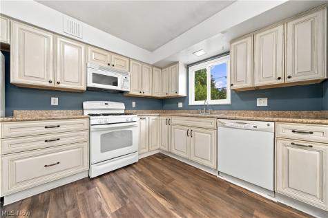 24263 Lebern Drive North Olmsted OH 44070