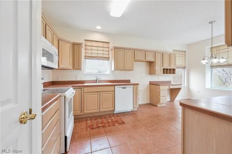 1908 Pembrooke Lane Avon OH 44011