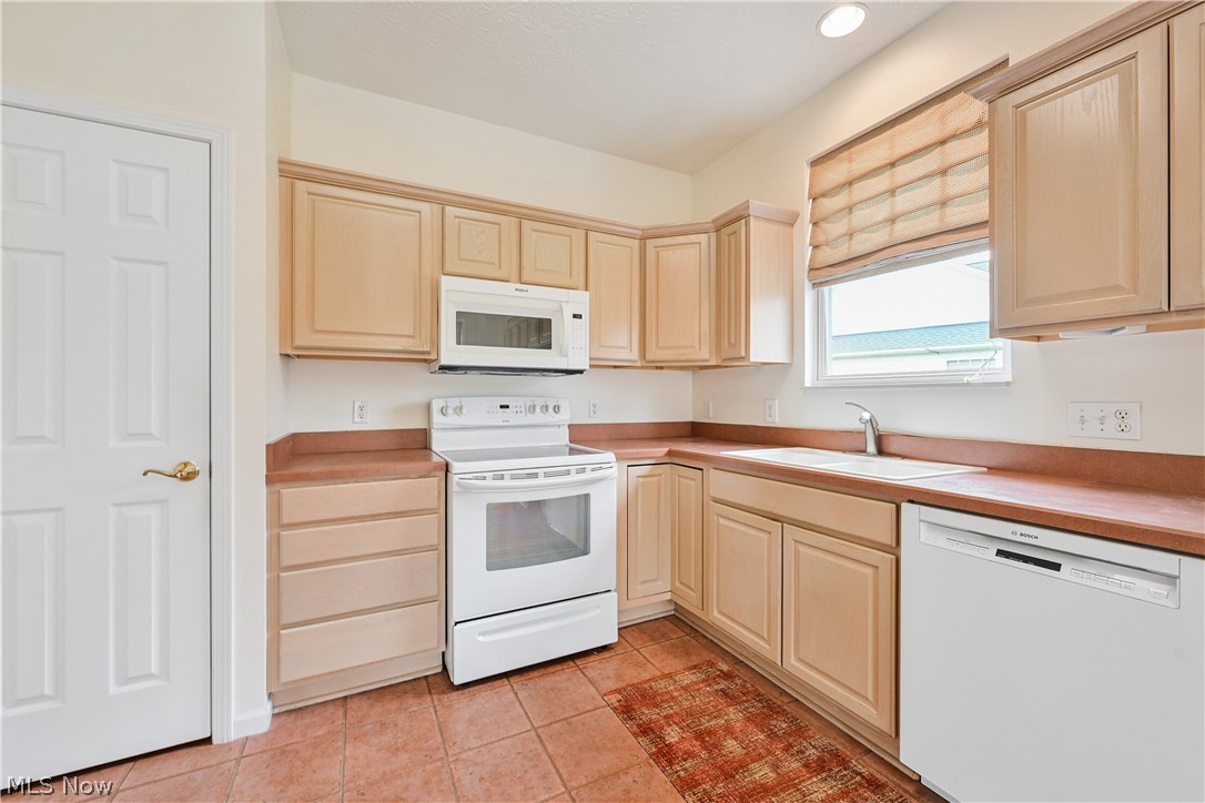 1908 Pembrooke Lane Avon OH 44011