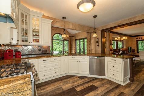 8200 Sheltered Cove Mentor OH 44060