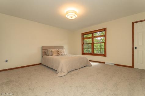 8200 Sheltered Cove Mentor OH 44060