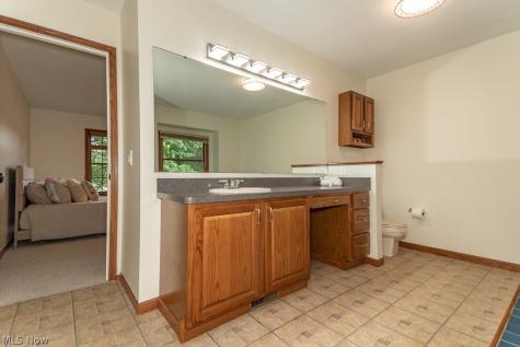 8200 Sheltered Cove Mentor OH 44060