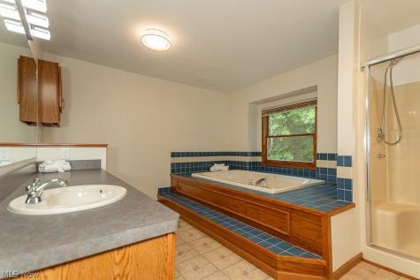 8200 Sheltered Cove Mentor OH 44060