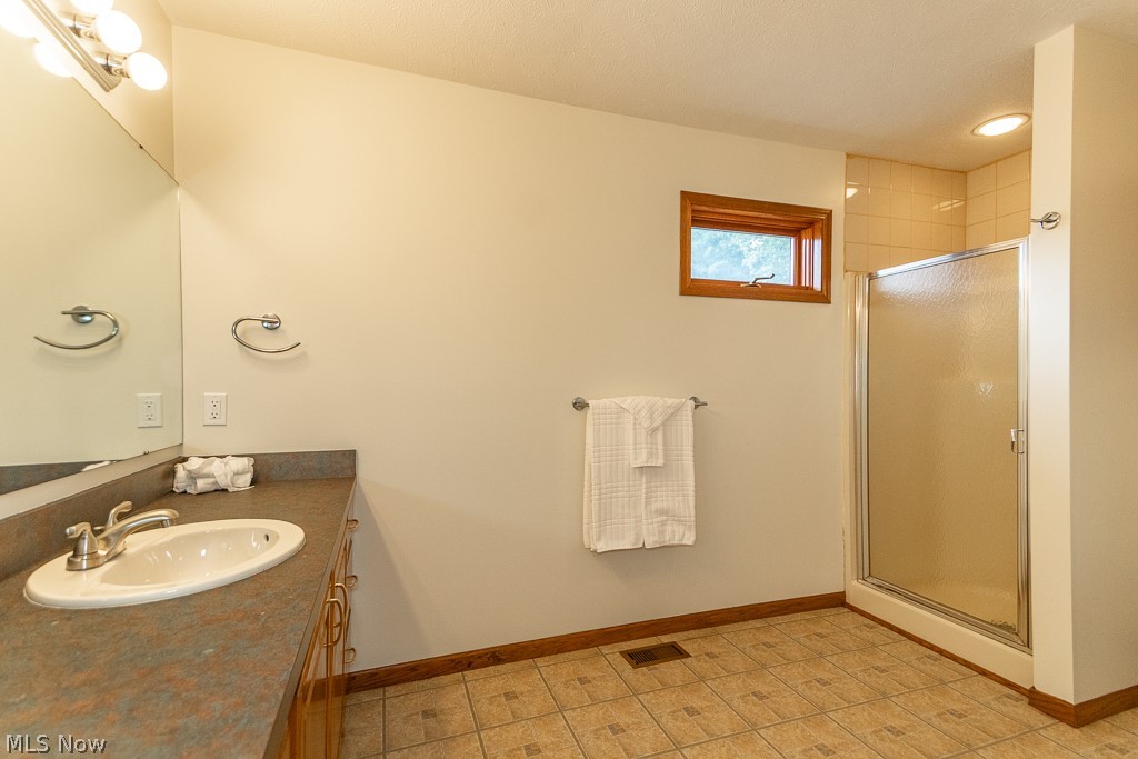 8200 Sheltered Cove Mentor OH 44060