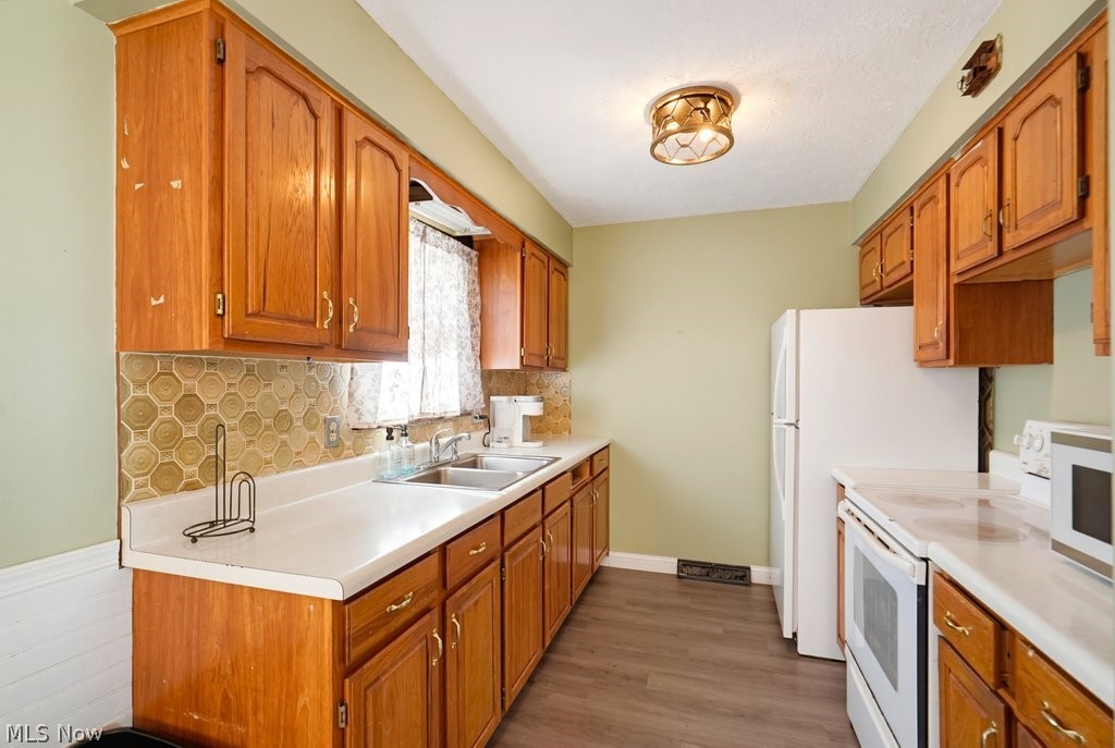 1295 Mohegan Trail Willoughby OH 44094