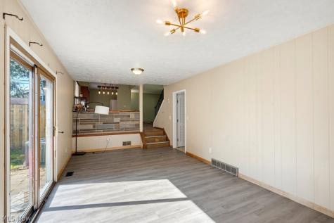 1295 Mohegan Trail Willoughby OH 44094